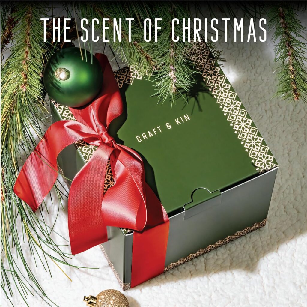 Premium Wood Candle | Cedar Scented Candle Holiday Candles | 8 oz 45 Hour Burn | Christmas Candles, Soy Candle, Candles Gifts for Women | Soy Candles for Home Scented | Scented Candles for Men